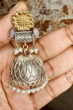 Load image into Gallery viewer, Floral Oxidized Jimikki With Long Stud