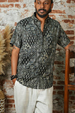 Load image into Gallery viewer, Ethnic block print shirt