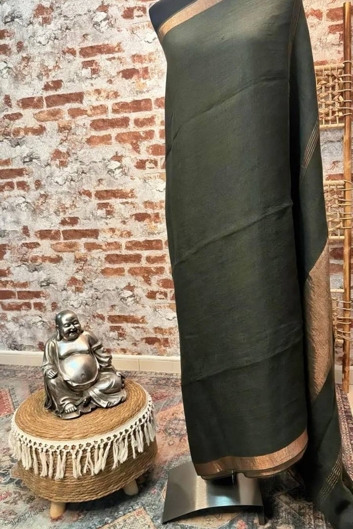 Pure linen bottel green with bronze gold border